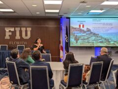 FASPA EN EL MUNDO: NUESTRA EGRESADA LA LIC. LAURA ESPINOZA, PARTICIPÓ EN LA CONFERENCIA MUNDIAL DE SALUD GLOBAL EN FLORIDA INTERNATIONAL UNIVERSITY